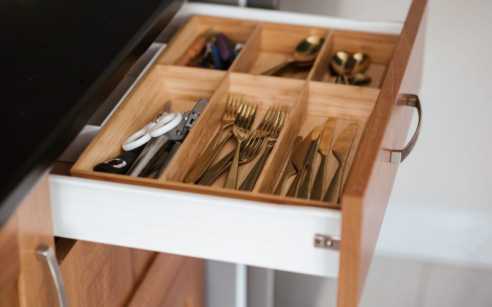 contemporary-cutlery-drawer-1166424